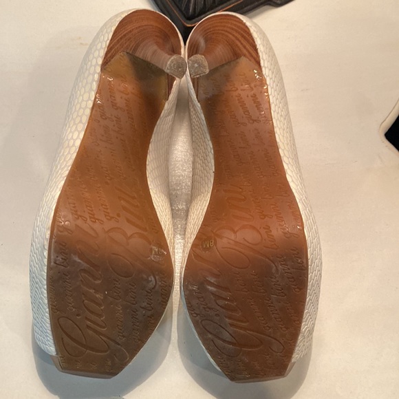 Gianni Bini white heels excellent condition in box - Picture 4 of 11